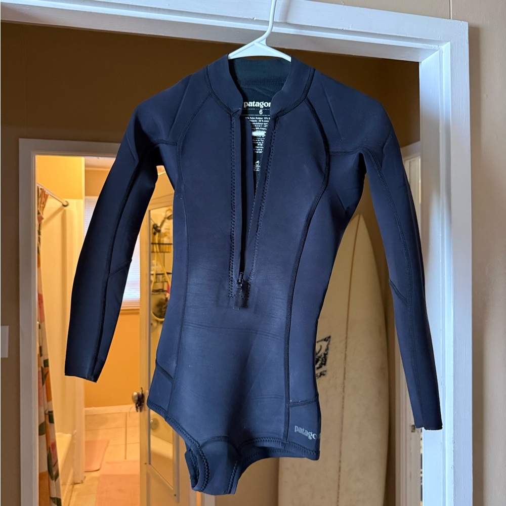 Patagonia women’s size 6 wetsuit